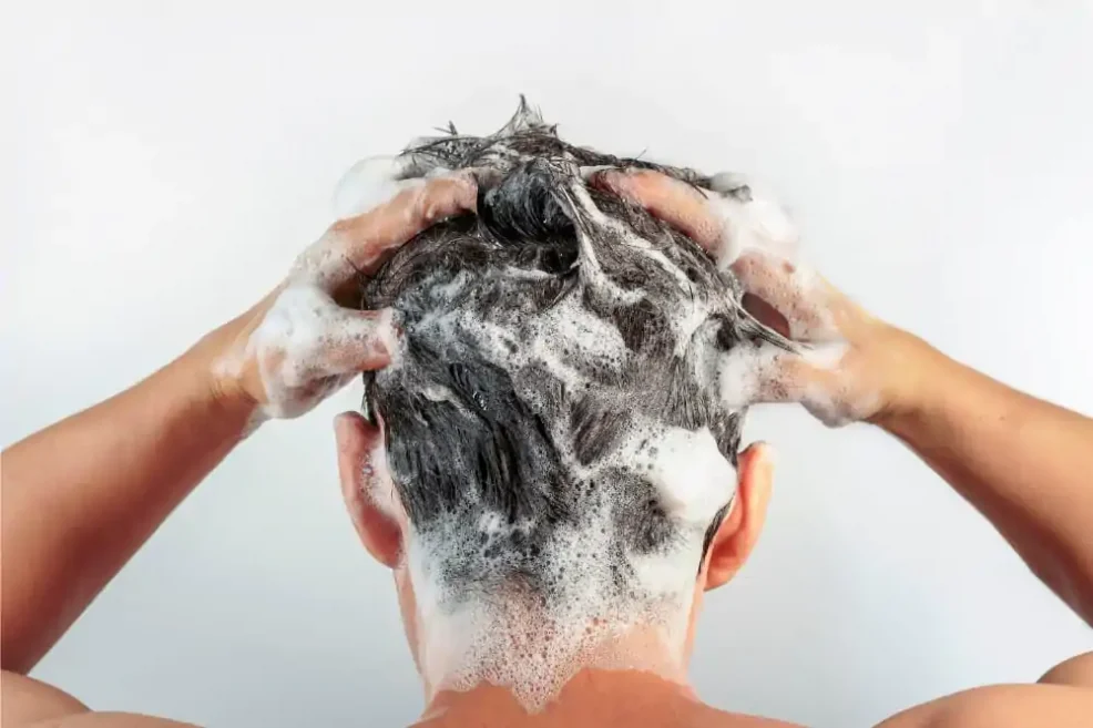 Pielęgnacja męskich włosów – jak dbać o męskie włosy?