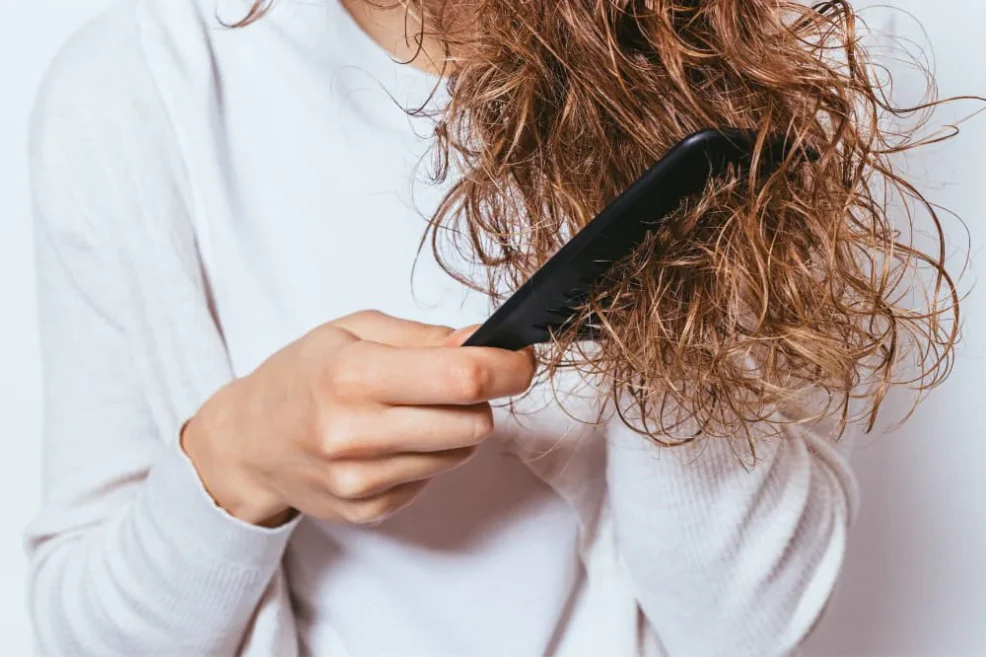 Strączkowanie włosów – co to jest i jak sobie z nim poradzić?