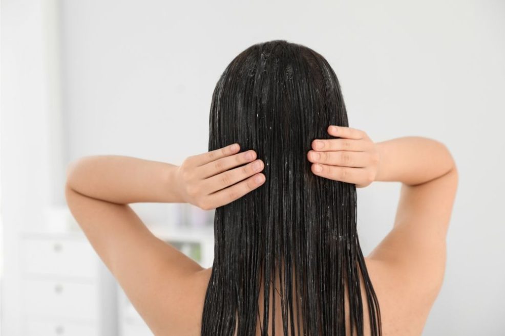 Pokrzywa na włosy – jak działa i jak ją stosować?
