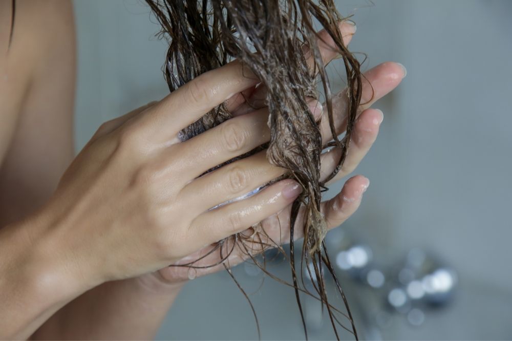 Jak myć włosy bez szamponu?