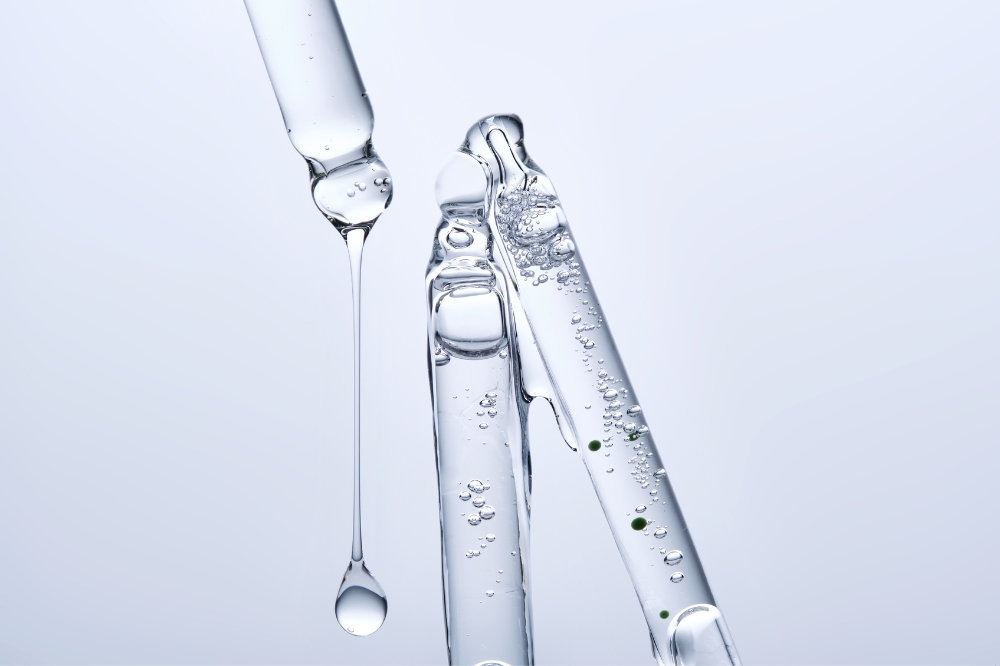 Gliceryna na włosy – jak stosować ten humektant, by nie spuszyć fryzury?