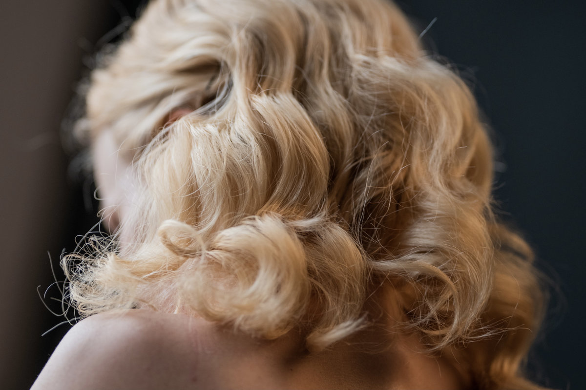 Fale na włosach – jak zrobić?